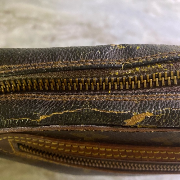 Louis Vuitton Monogram Marly Dragonne GM Wristlet - Picture 4 of 12